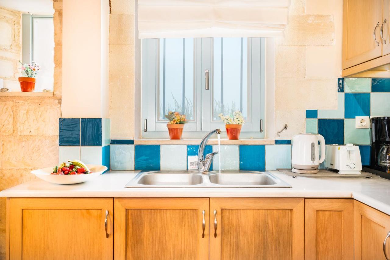 Beachfront Villa Turquoise With Private Pool, Bbq And Ping Pong Table La Canea Exterior foto