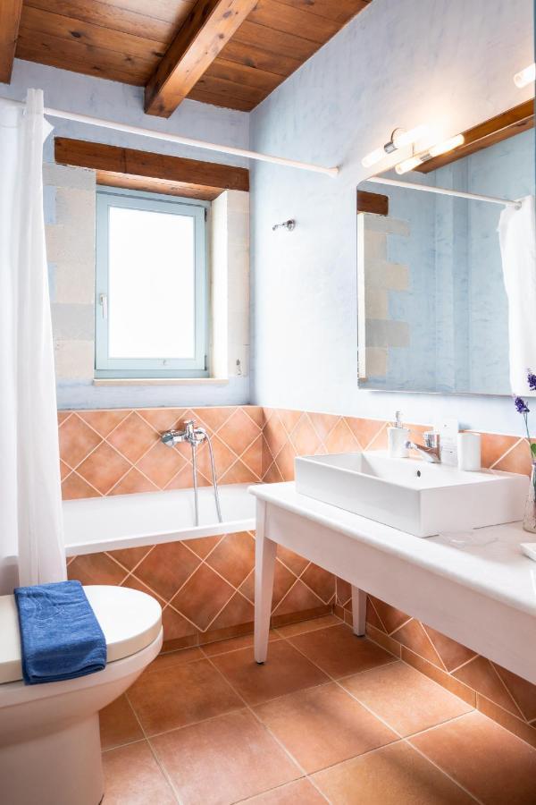 Beachfront Villa Turquoise With Private Pool, Bbq And Ping Pong Table La Canea Exterior foto