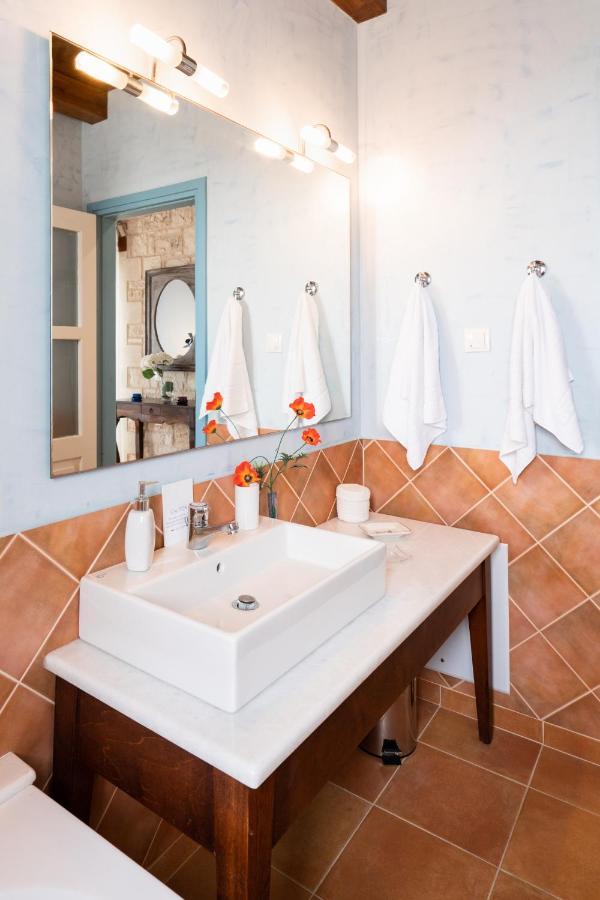 Beachfront Villa Turquoise With Private Pool, Bbq And Ping Pong Table La Canea Exterior foto