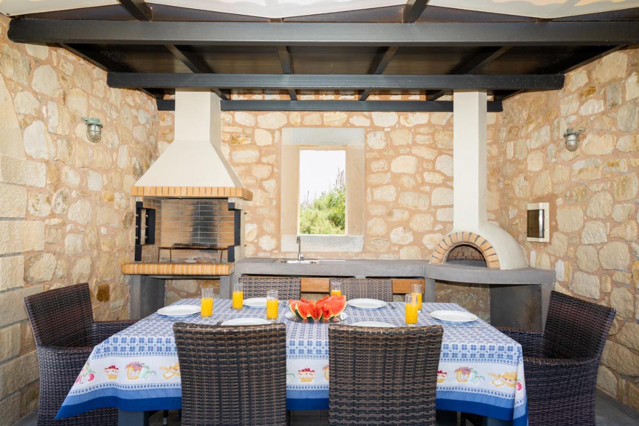 Beachfront Villa Turquoise With Private Pool, Bbq And Ping Pong Table La Canea Exterior foto